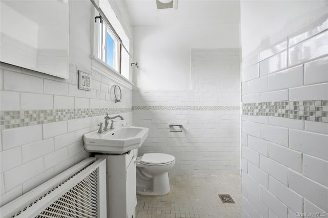 16016 Riverside Drive, Beechhurst, NY 11357