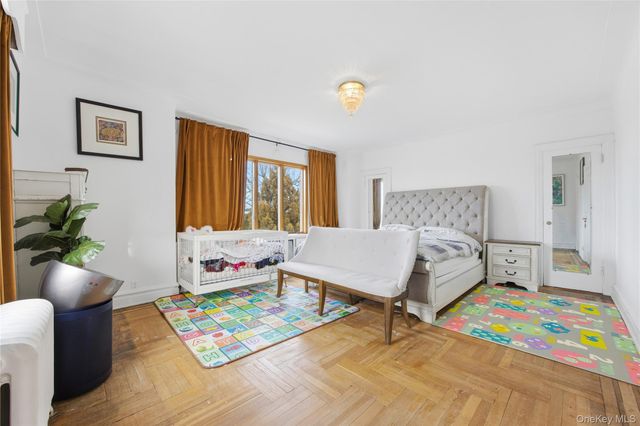 16016 Riverside Drive, Beechhurst, NY 11357