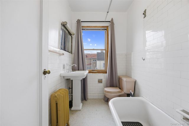 16016 Riverside Drive, Beechhurst, NY 11357