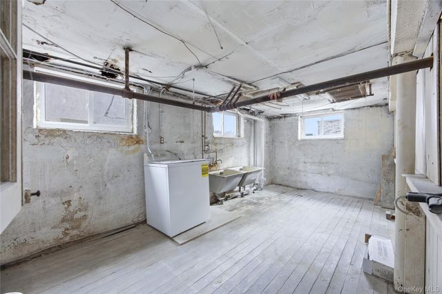 16016 Riverside Drive, Beechhurst, NY 11357