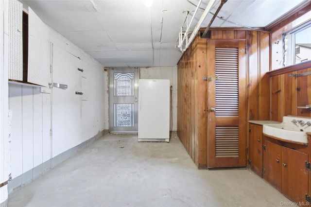 16016 Riverside Drive, Beechhurst, NY 11357