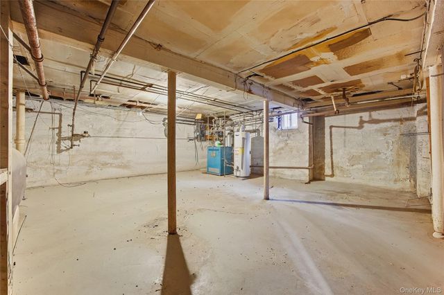 16016 Riverside Drive, Beechhurst, NY 11357