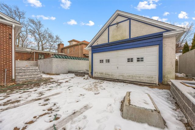 16016 Riverside Drive, Beechhurst, NY 11357