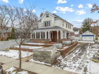 16016 Riverside Drive, Beechhurst, NY 11357