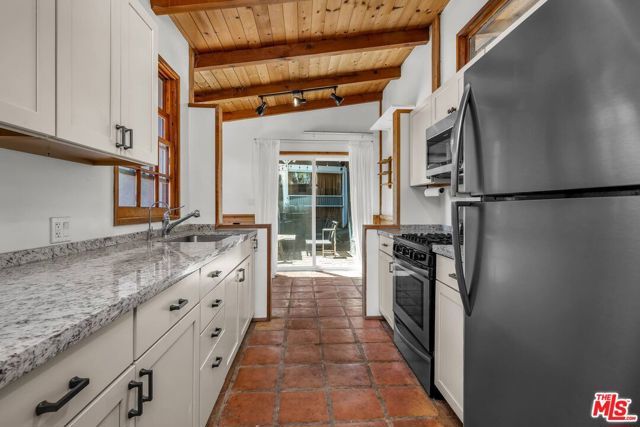 2519 Horse Shoe Canyon Road, Los Angeles, CA 90046