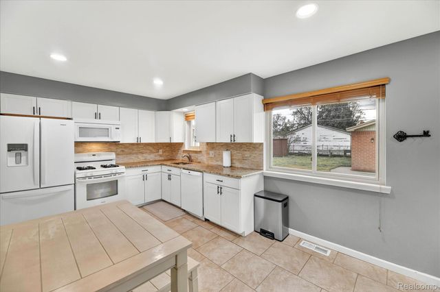 11638 Fairview Drive, Sterling Heights, MI 48312