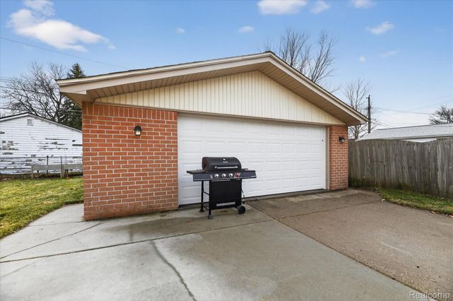 11638 Fairview Drive, Sterling Heights, MI 48312