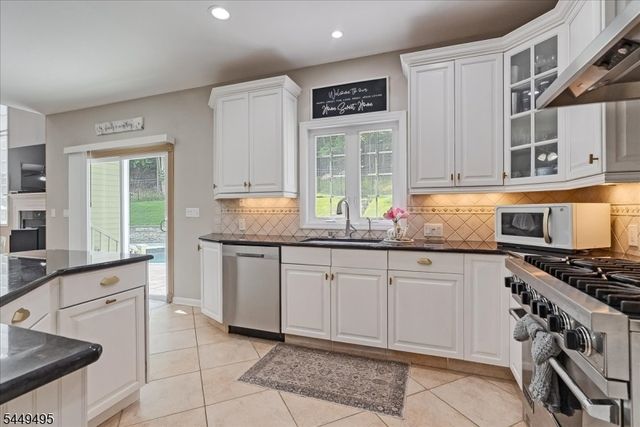 15 Ascot Ln, Byram Twp., NJ 07871