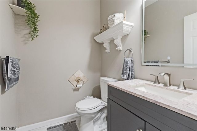 15 Ascot Ln, Byram Twp., NJ 07871
