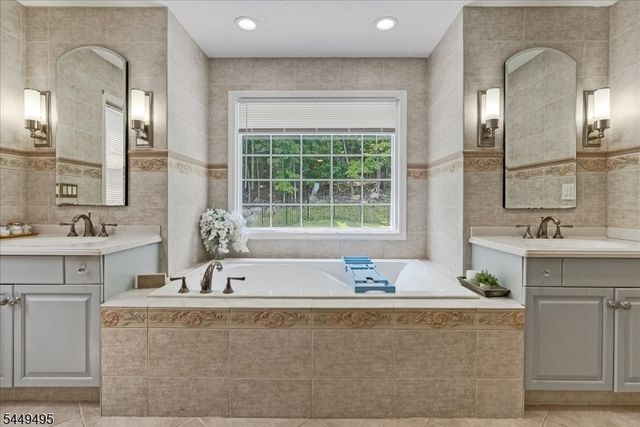 15 Ascot Ln, Byram Twp., NJ 07871