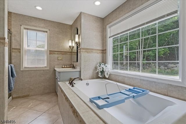 15 Ascot Ln, Byram Twp., NJ 07871