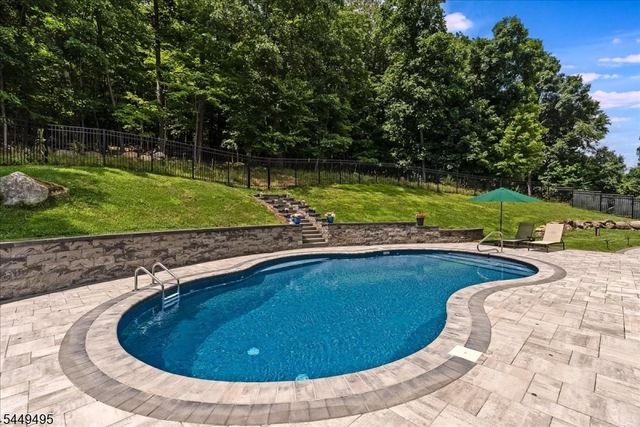 15 Ascot Ln, Byram Twp., NJ 07871