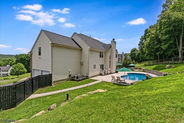 15 Ascot Ln, Byram Twp., NJ 07871