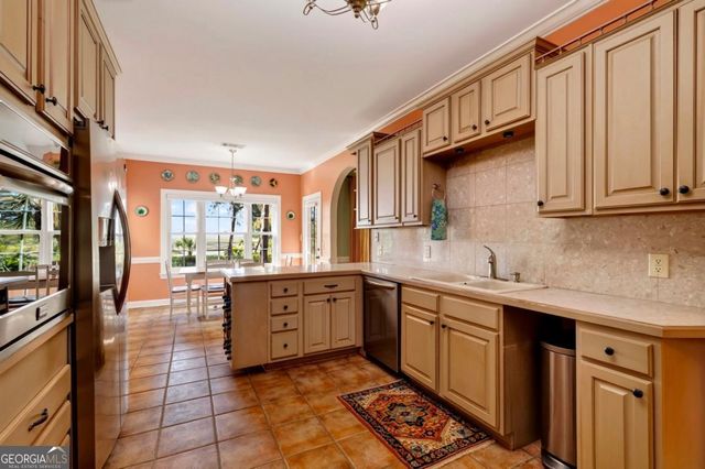 237 Lyman Hall, Savannah, GA 31410
