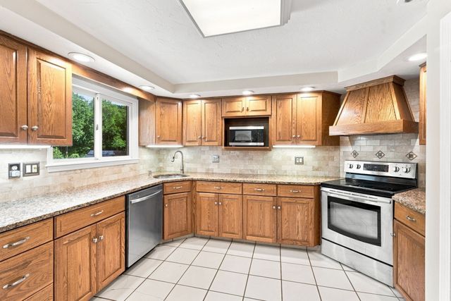 25 West St, Foxboro, MA 02035
