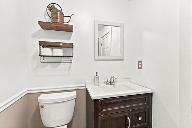 25 West St, Foxboro, MA 02035