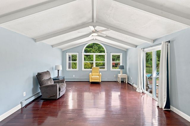 25 West St, Foxboro, MA 02035
