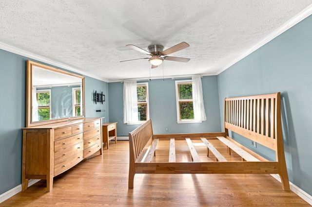 25 West St, Foxboro, MA 02035