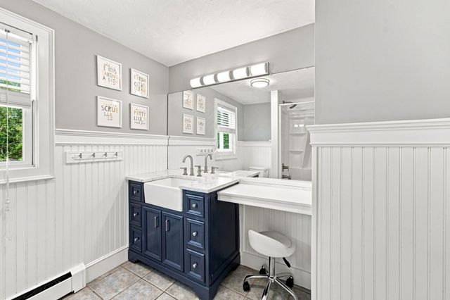 25 West St, Foxboro, MA 02035