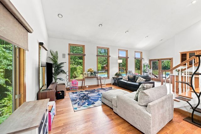 25 West St, Foxboro, MA 02035