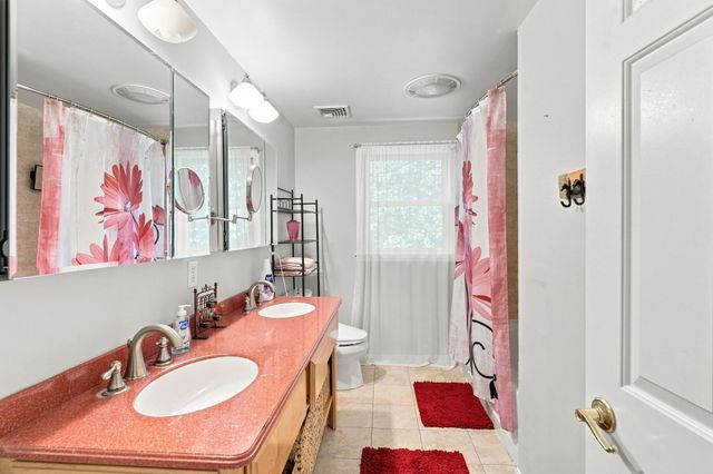 25 West St, Foxboro, MA 02035