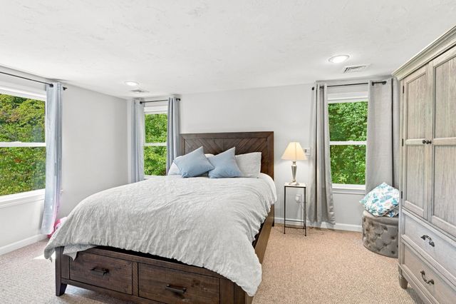 25 West St, Foxboro, MA 02035