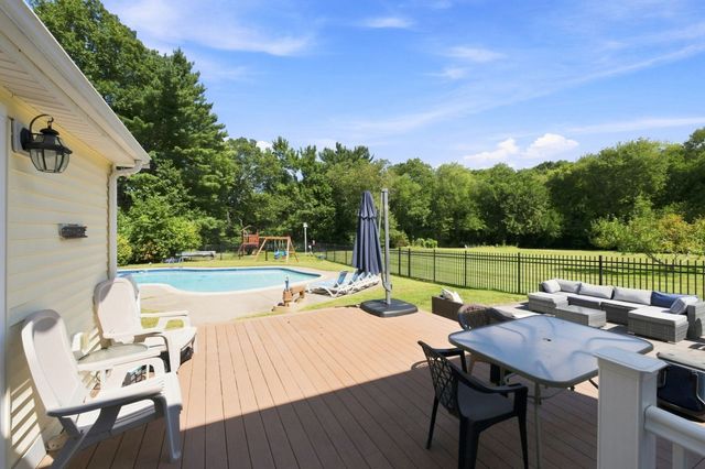 25 West St, Foxboro, MA 02035