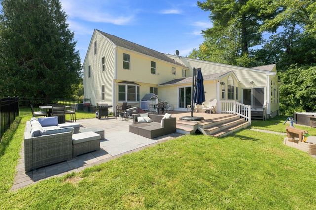 25 West St, Foxboro, MA 02035