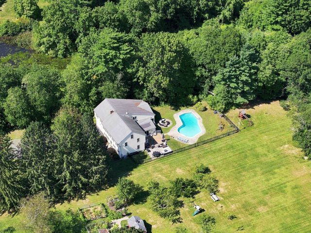 25 West St, Foxboro, MA 02035
