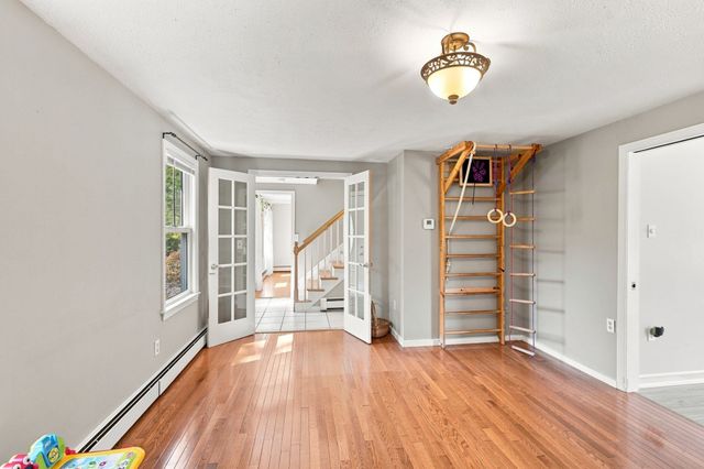 25 West St, Foxboro, MA 02035
