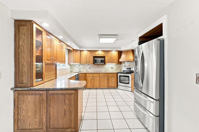 25 West St, Foxboro, MA 02035