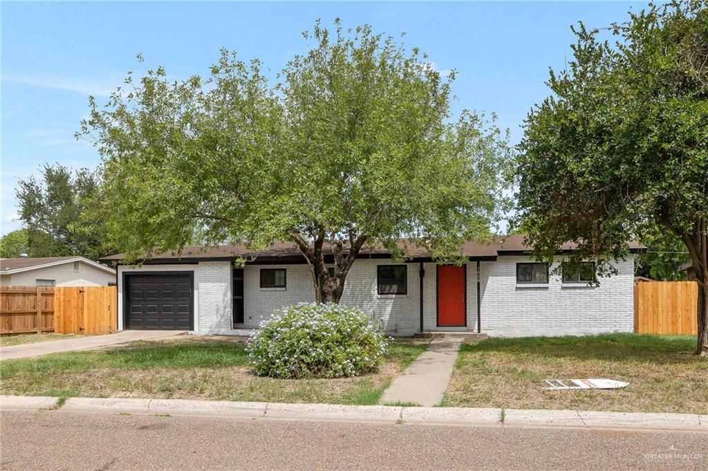 1808 N Cummings Avenue, Mission, TX 78572