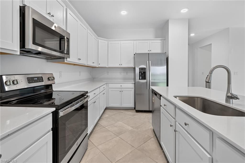 9156 Leatherwood LOOP, LEHIGH ACRES, FL 33936 — photo 4