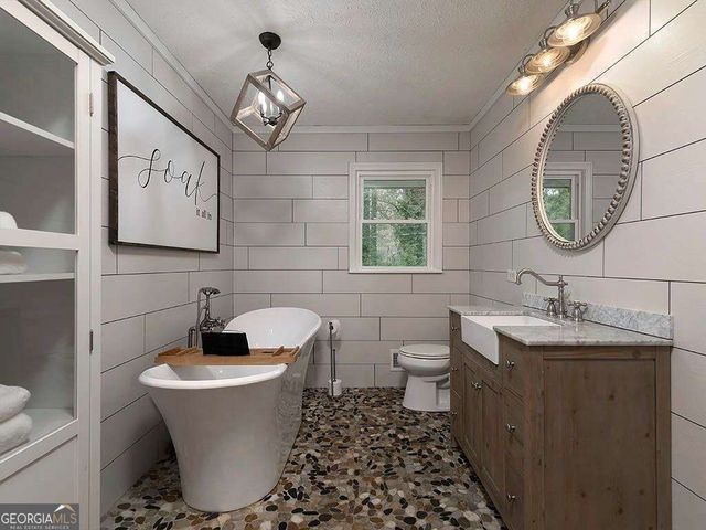 6325 Dodgen Road SW, Mableton, GA 30126