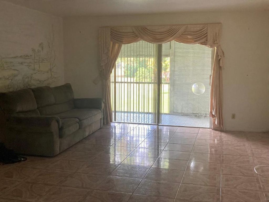 3935 NW 87th Avenue, Sunrise, FL 33351