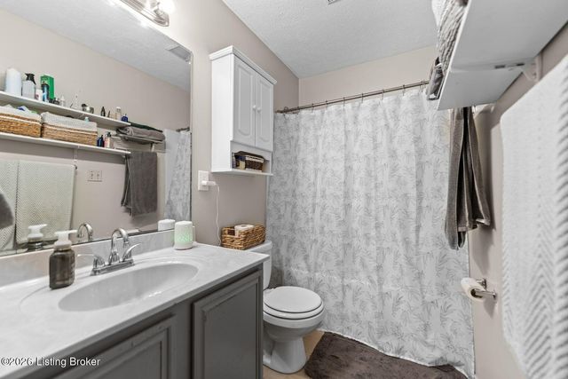 8603 Raintree Cir, Pewee Valley, KY 40056