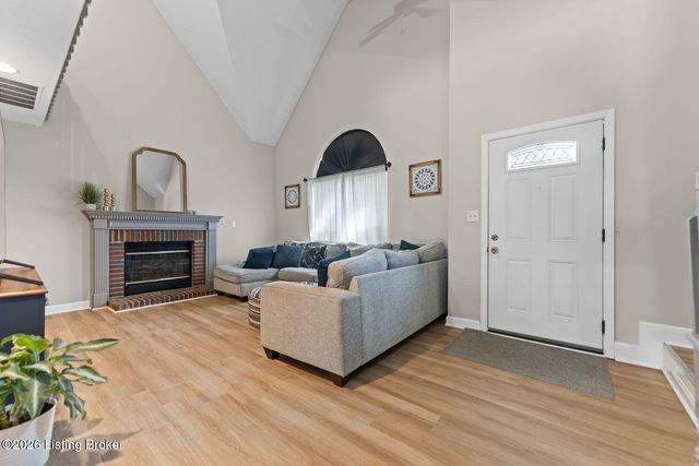 8603 Raintree Cir, Pewee Valley, KY 40056