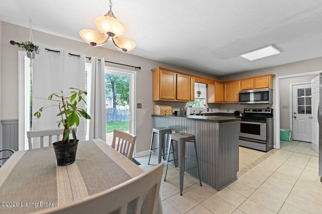 8603 Raintree Cir, Pewee Valley, KY 40056