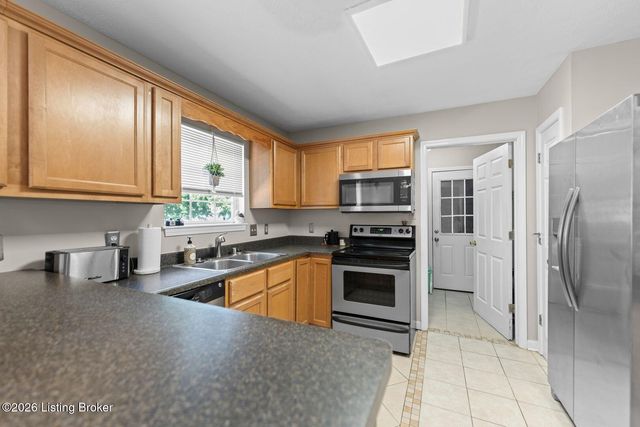 8603 Raintree Cir, Pewee Valley, KY 40056