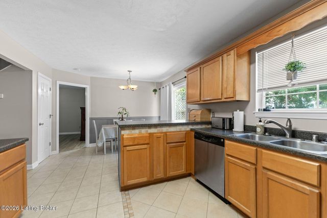 8603 Raintree Cir, Pewee Valley, KY 40056