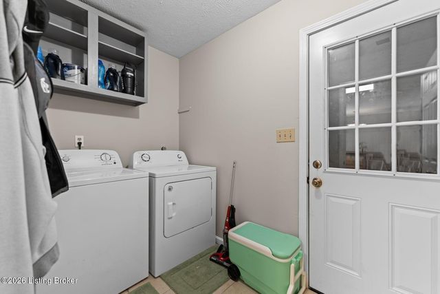 8603 Raintree Cir, Pewee Valley, KY 40056