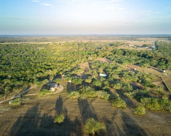 1096 County Road 447, Waelder, TX 78959