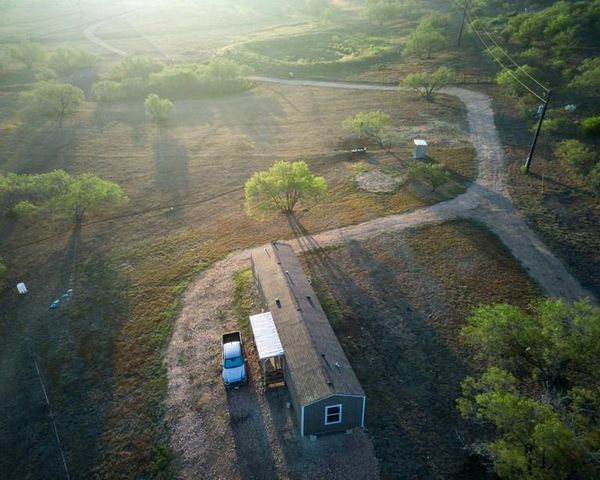 1096 County Road 447, Waelder, TX 78959