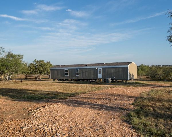 1096 County Road 447, Waelder, TX 78959