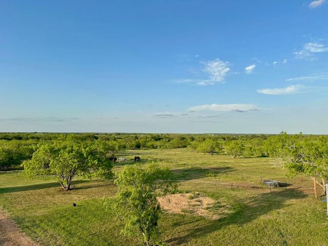 1096 County Road 447, Waelder, TX 78959