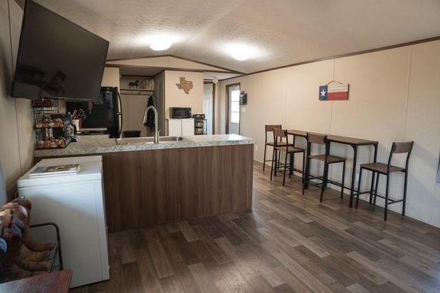 1096 County Road 447, Waelder, TX 78959