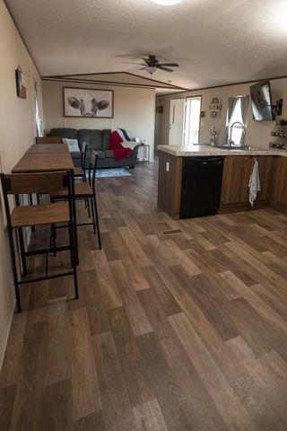 1096 County Road 447, Waelder, TX 78959