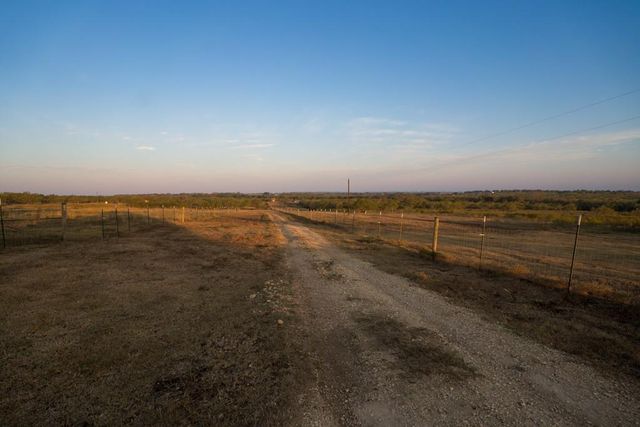 1096 County Road 447, Waelder, TX 78959