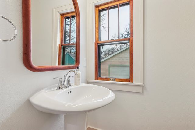 1010 24th Street, Des Moines, IA 50311