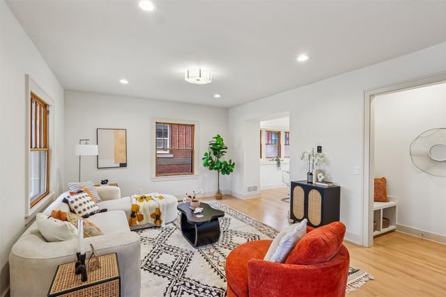 1010 24th Street, Des Moines, IA 50311